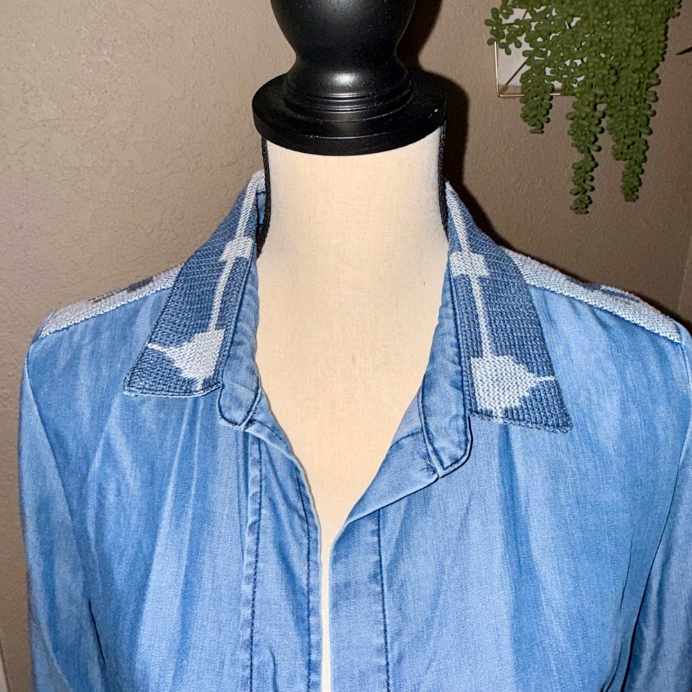 Velvet Heart Denim Geometric Yoke Shirt - Picture 2 of 7